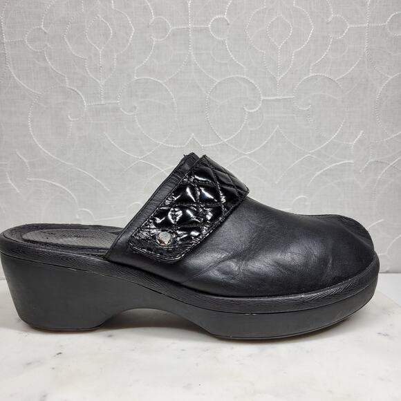 Crocs Cobbler Mules Womens 11 Black Quilted Patent Leather Platform Clogs Work - Picture 1 of 16